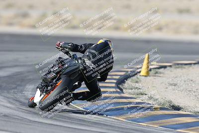 media/Dec-01-2025-Moto Forza (Mon) [[2daa91e15f]]/1-Advanced Group/Session 2 Turn 11 Backside/